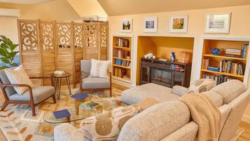 TV connectée, livres, chaßne hi-fi