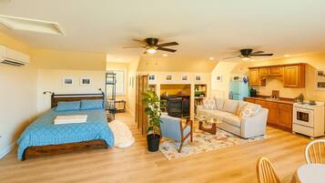 办公桌、免费 WiFi、床单