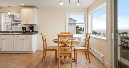 Oceanfront Ping Pong 1 Min Walk to Beach Pets Welcome