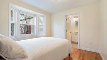 House, Multiple Beds, Patio, Ocean View (Wave Therapy) | Individually decorated, individually furnished, bed sheets