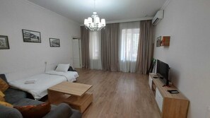 1 bedroom, iron/ironing board, internet, bed sheets