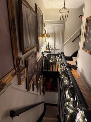 Interior - Holiday Magic! Annapolis History Next to City Dock with Street Parking (Annapolis)