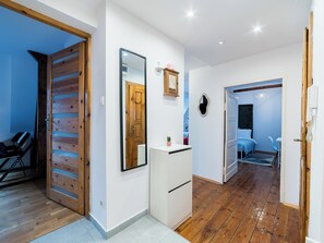 3 habitaciones, tabla de planchar con plancha, wifi y ropa de cama 