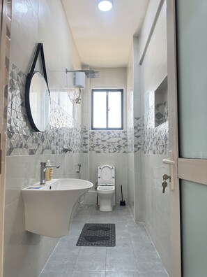 Shower, bidet, towels, soap