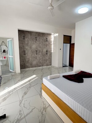 3 bedrooms, iron/ironing board, WiFi, bed sheets
