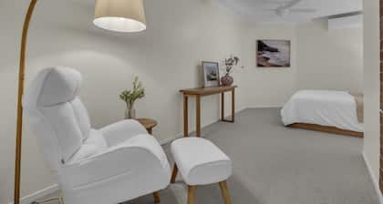 Location and seaside luxury. Merimbula holiday dreaming at its best!