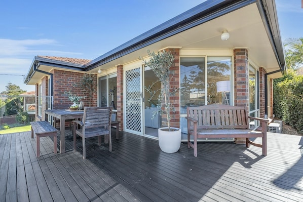 تناول الطعام بالخارج