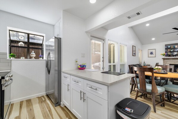 Micro-ondes, four, plaque de cuisson, lave-vaisselle