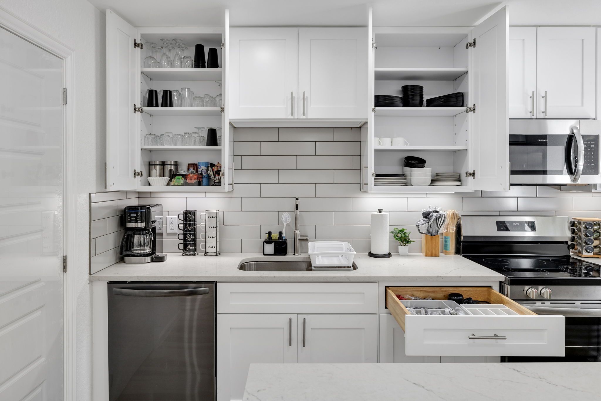 Microwave, oven, stovetop, dishwasher