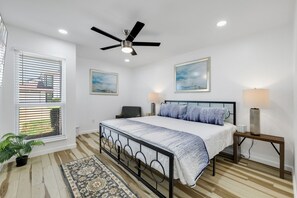 3 chambres, fer et planche à repasser, Wi-Fi, draps fournis