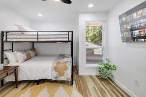 3 chambres, fer et planche à repasser, Wi-Fi, draps fournis