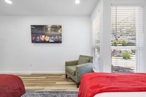 3 chambres, fer et planche à repasser, Wi-Fi, draps fournis