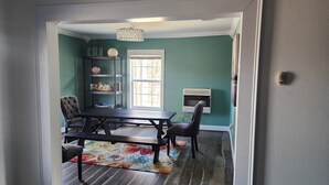 Dining - Charming house in peaceful Keithville, LA (Keithville)