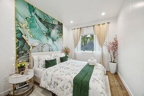 4 bedrooms, iron/ironing board, WiFi, bed sheets