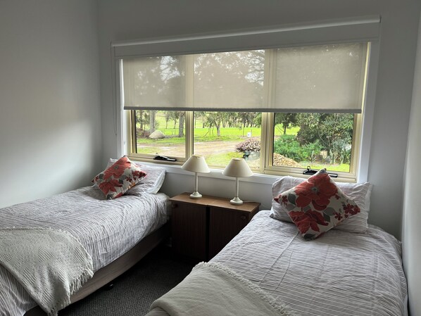 2 habitaciones, tabla de planchar con plancha, wifi y ropa de cama 