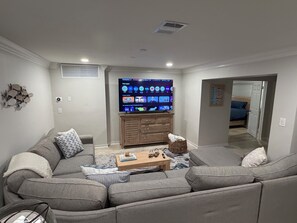 Smart TV - Naples Retreat - 3bdrm/2bath Heated Pool/Hot Tub/Outdoor Kitchen/Great Location (Naples)