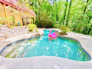 Alberca al aire libre y alberca climatizada