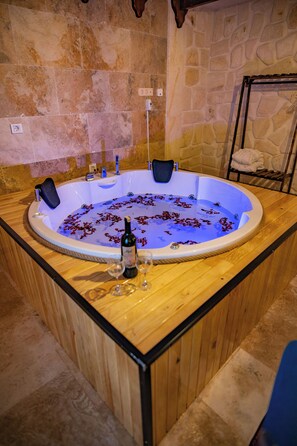Private spa tub