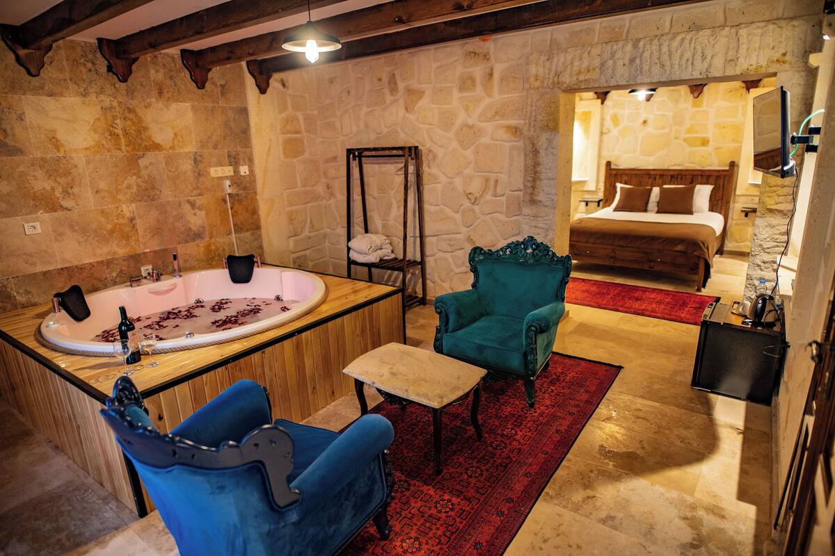Suite | Iron/ironing board, free WiFi