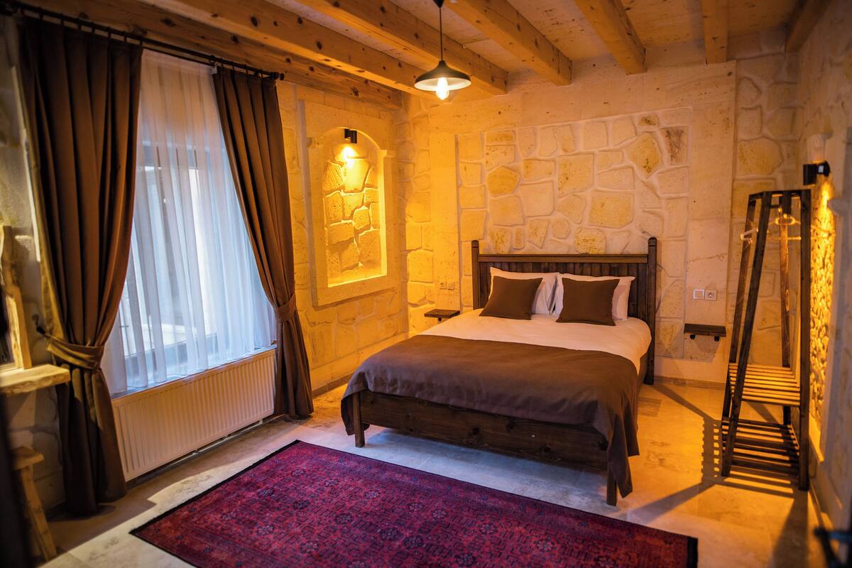Standard Double Room | Iron/ironing board, free WiFi