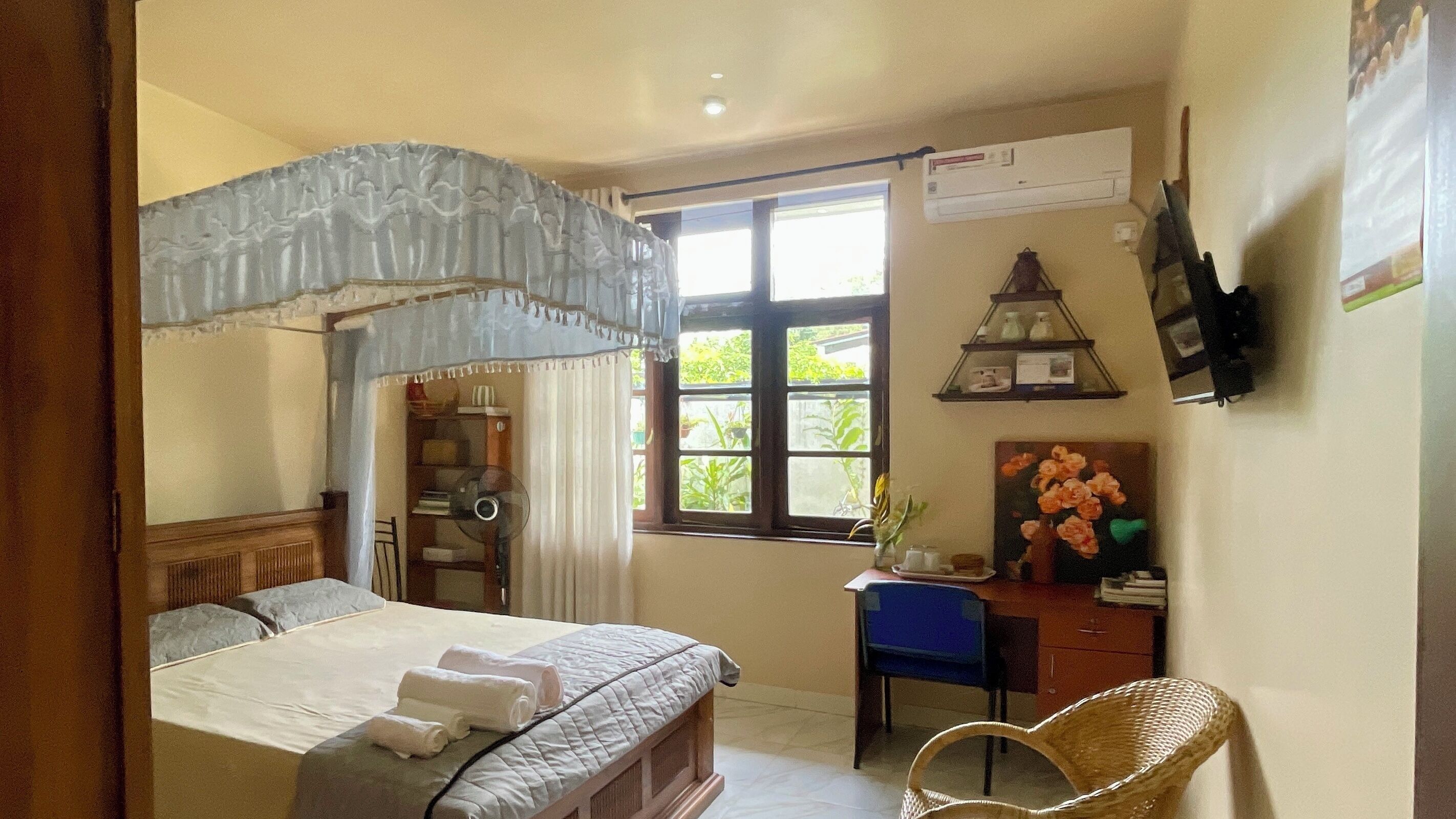 3 bedrooms, iron/ironing board, free WiFi, bed sheets