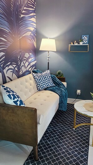TV, ping pong - NEW Luxury RoyalBlue 1109 Beachfront Studio at Coral Beach, Grand Bahama (Freeport)