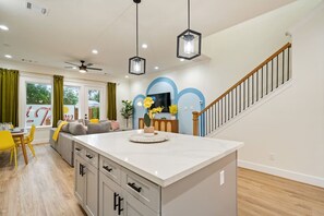 Interior - The Bayou Bungalow, just mins from downtown HTown! (Houston)