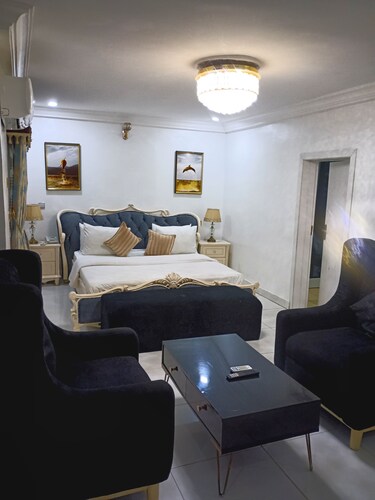 Kawruky Hotel & Suites