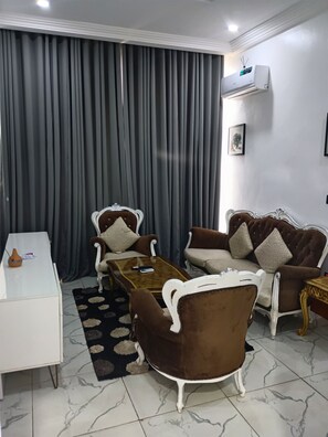Family Studio, Valley View | Living area
