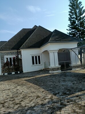 Façade de l’hébergement