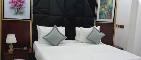 Deluxe Room, Courtyard View | Laptop workspace, free WiFi