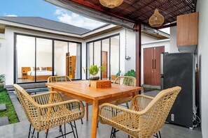 Outdoor dining - Villa Kamane Ubud (Ubud)