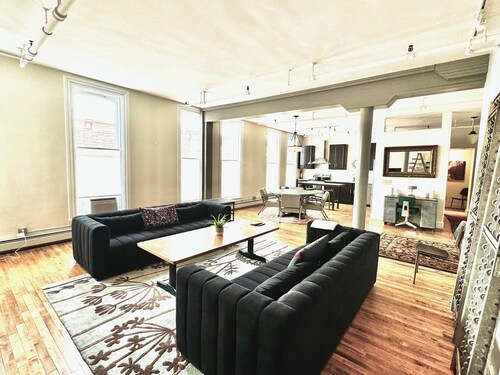 2 Bedroom Modern Loft in Heart of Downtown Medina with Elevator