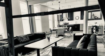 2 Bedroom Modern Loft in Heart of Downtown Medina with Elevator