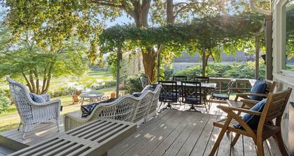 Charming Cottage on Freshwater Pond in Charlestown