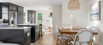 Charming Cottage on Freshwater Pond in Charlestown