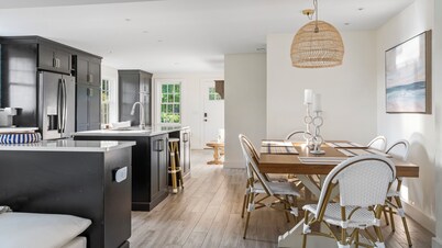 Charming Cottage on Freshwater Pond in Charlestown
