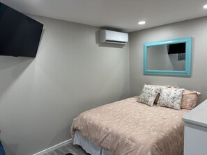 1 bedroom, desk, iron/ironing board, free WiFi