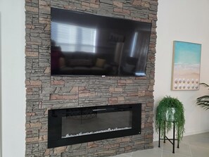 スマートテレビ、暖炉、プリンター