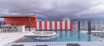 Luxury apartment full equip. in San Jose with balcony city views & top amenities