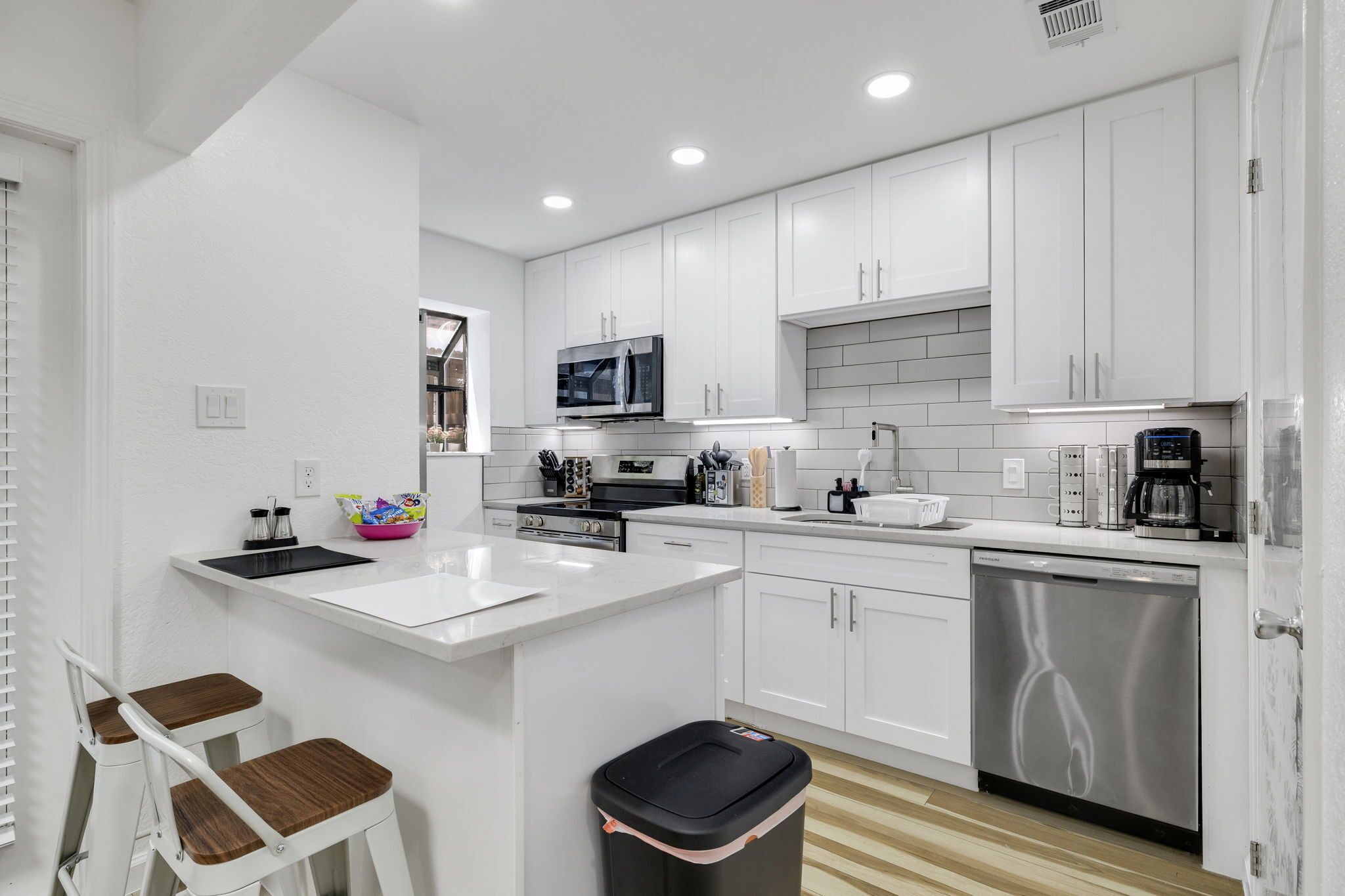 Microwave, oven, stovetop, dishwasher