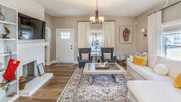 Smart TV, fireplace, books, music library