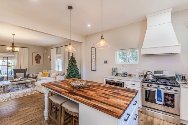 KĂŒhlschrank, Mikrowelle, Ofen, Herdplatte