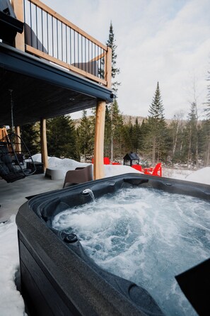 مغطس سبا خارجي