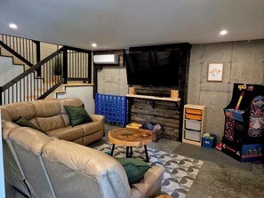 TV, fireplace