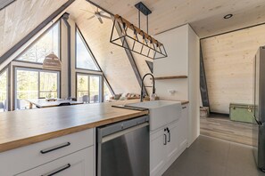 電子レンジ、オーブン、コンロ、食器洗い機