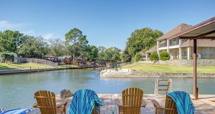Lakefront Retreat in Granbury Lake, Dock, Hot Tub & Fire Pit
