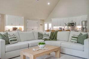 スマートテレビ、テーブルサッカー台、卓球台、PC モニター