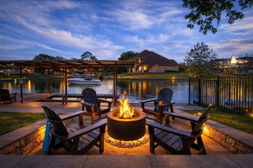 Lakefront w/ Pool & Guest House – Hot Tub, Dock, Fire Pit & Peaceful Views
