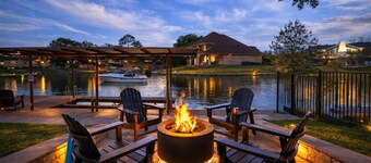 Lakefront w/ Pool & Guest House – Hot Tub, Dock, Fire Pit & Peaceful Views